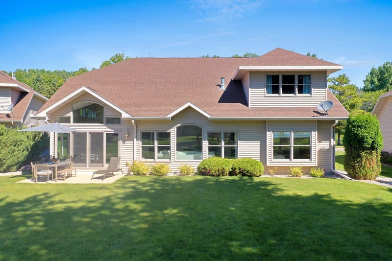 935 Brighton Dr, Menasha, WI 54952