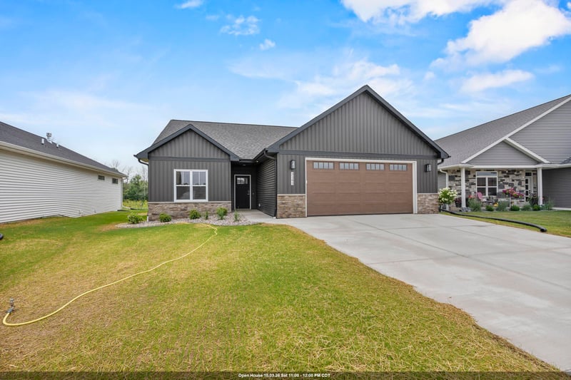 3141 Lazy Oak Ct, Green Bay, WI 54311