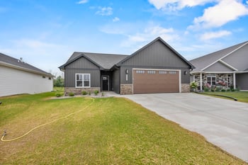3141 Lazy Oak Ct, Green Bay, WI 54311