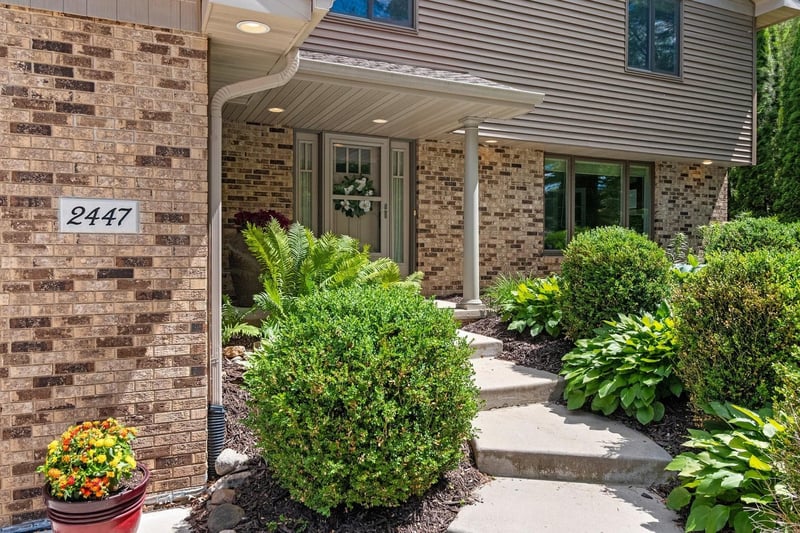 2447 Parkwood Dr, Green Bay, WI 54304-1913