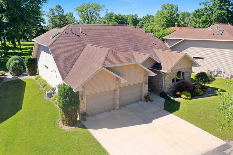 935 Brighton Dr, Menasha, WI 54952-1926