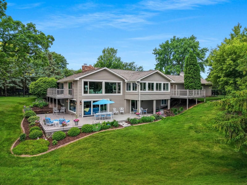 2281 Lost Dauphin Rd, De Pere, WI 54115-9164
