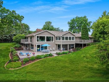 2281 Lost Dauphin Rd, De Pere, WI 54115-9164