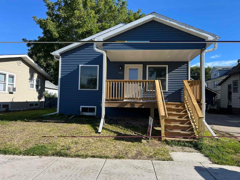 828 School Pl, Green Bay, WI 54303