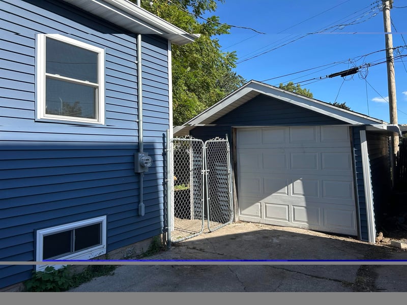 828 School Pl, Green Bay, WI 54303