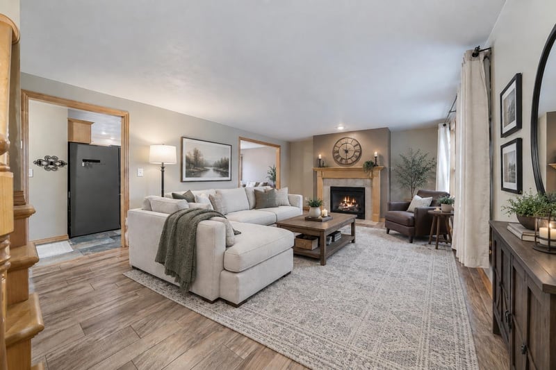 2014 Charles St, De Pere, WI 54115