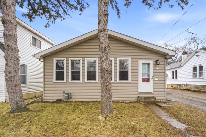 613 Shawano Ave, Oshkosh, WI 54901