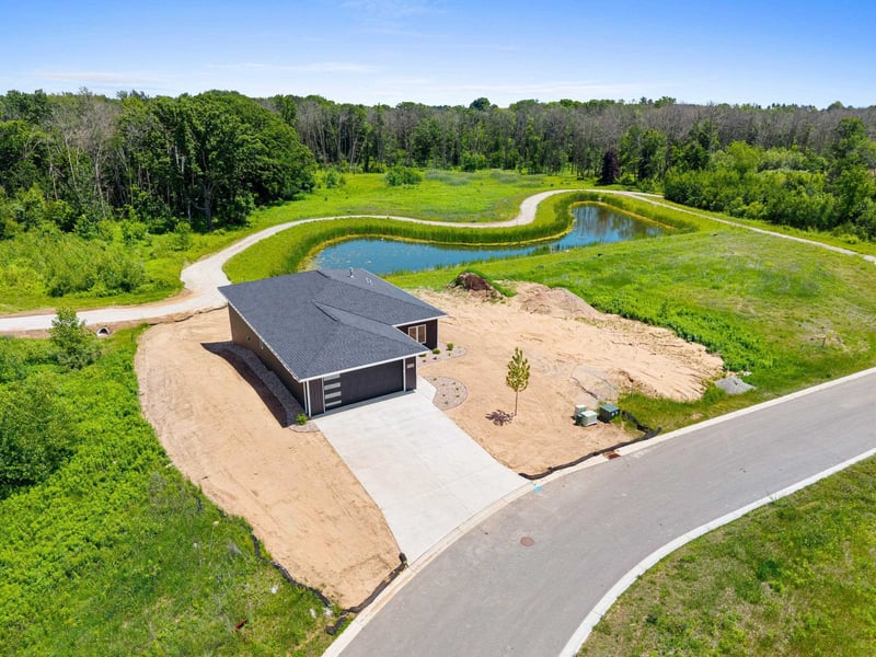 4001 Antwerp Ave, Howard, WI 54313-7518