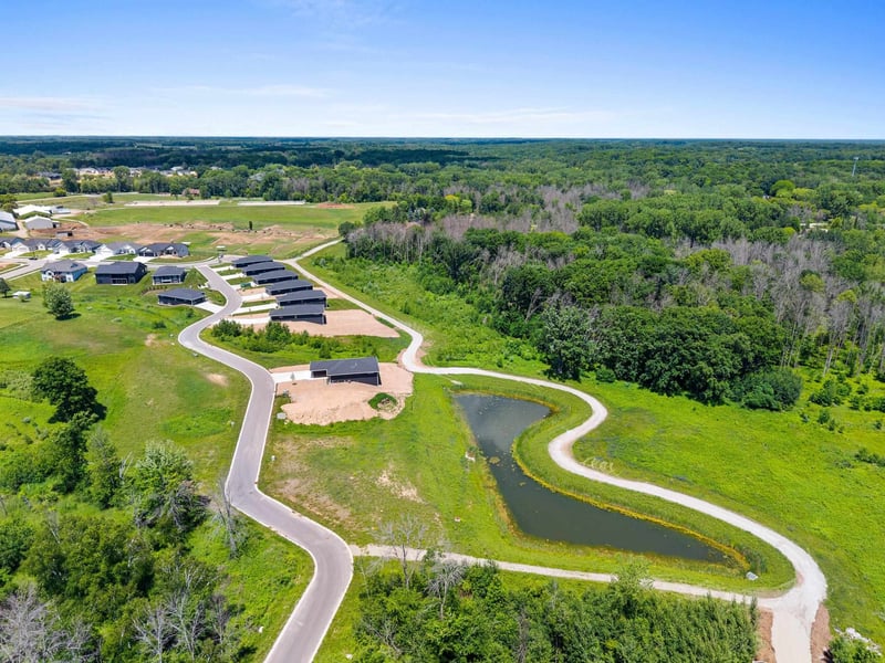 4001 Antwerp Ave, Howard, WI 54313-7518