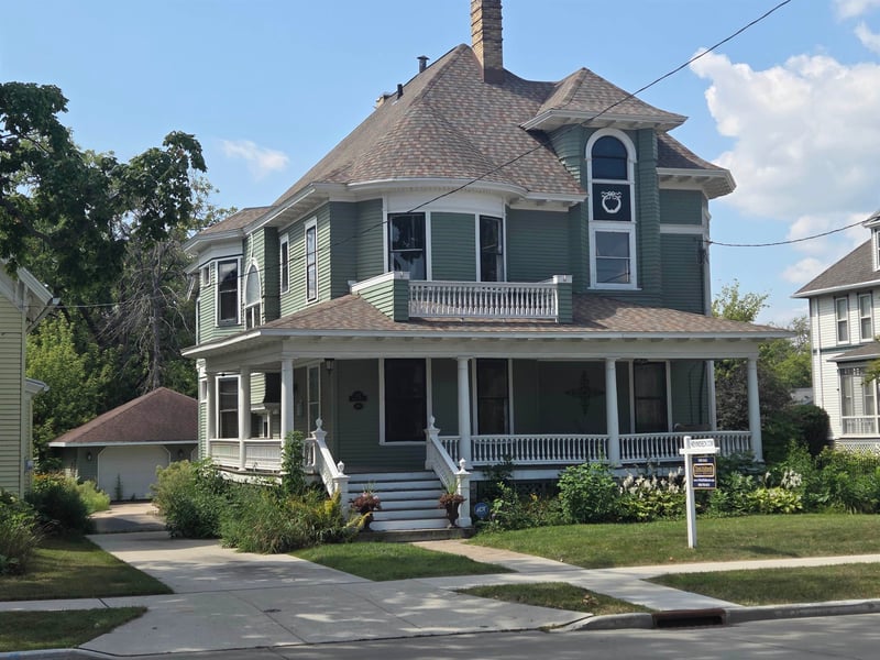 1133 Algoma Blvd, Oshkosh, WI 54901