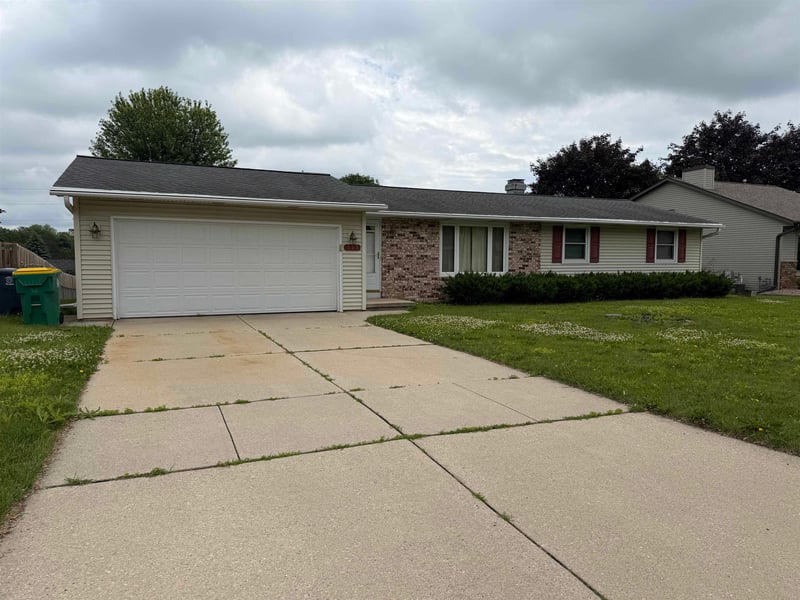 553 Delwiche Rd, Green Bay, WI 54302-4805