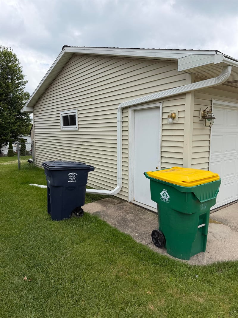 553 Delwiche Rd, Green Bay, WI 54302-4805
