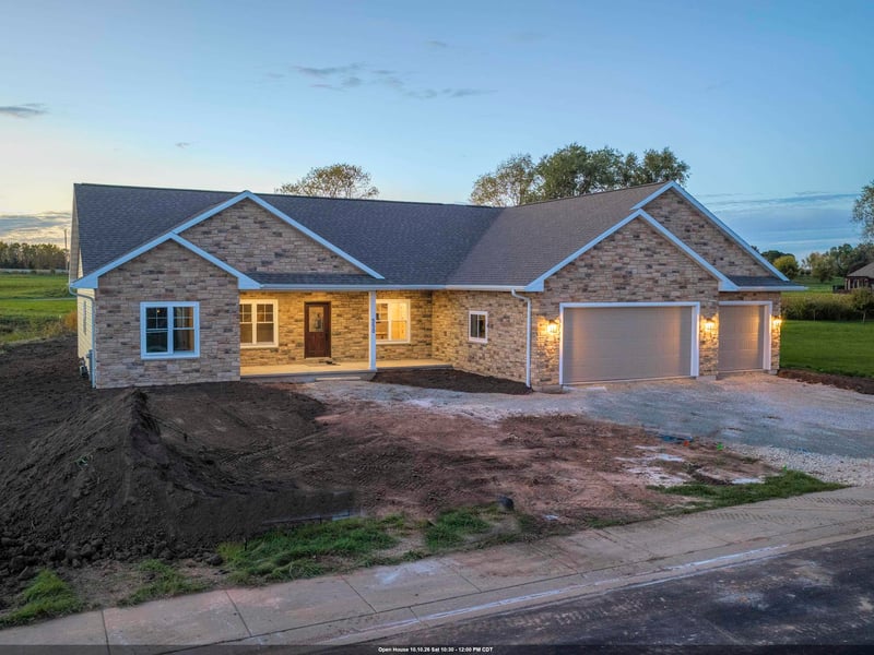 550 Royal St Pats Dr, Wrightstown, WI 54180
