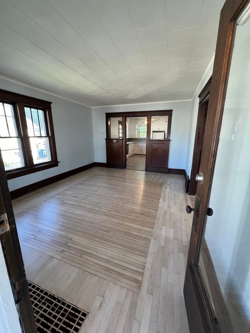 631 W 11th Ave, Oshkosh, WI 54902-6309