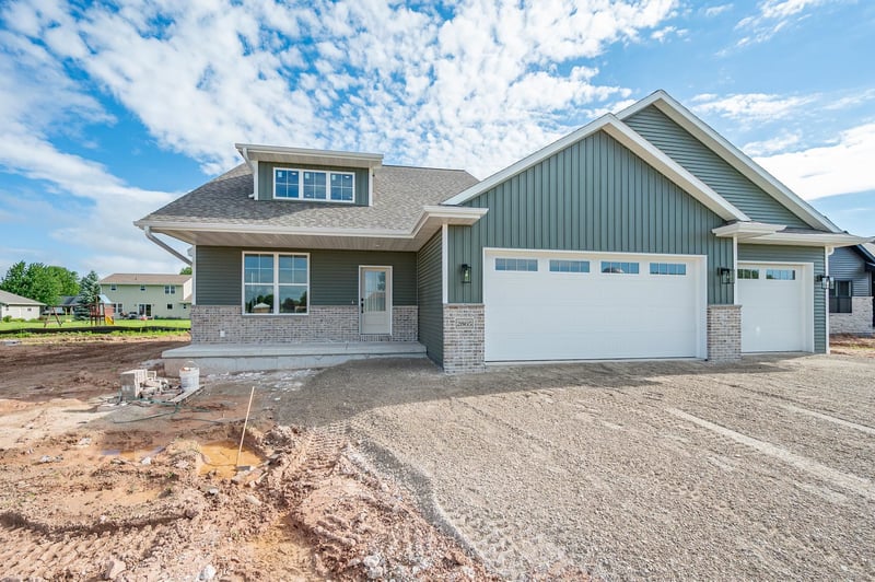 2865 Stelor Dr, Green Bay, WI 54311