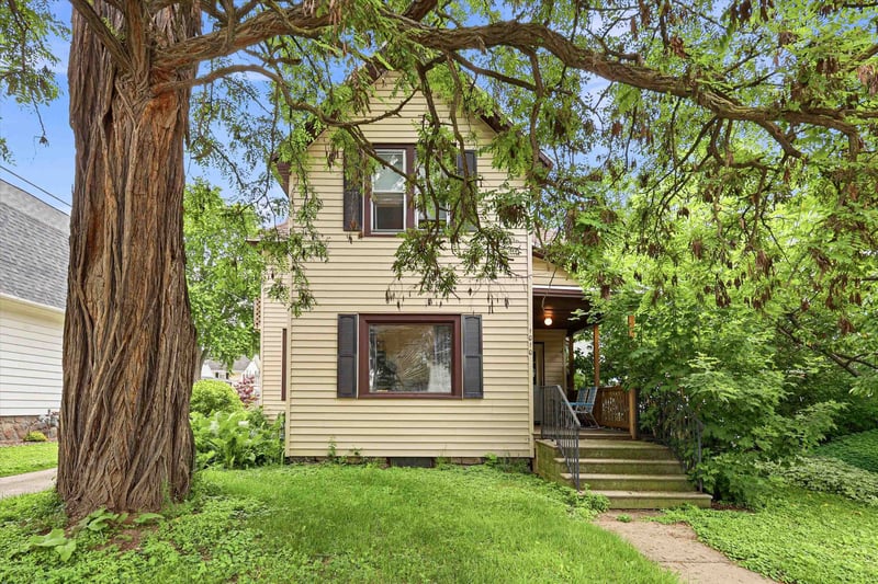 1010 N Division St, Appleton, WI 54911