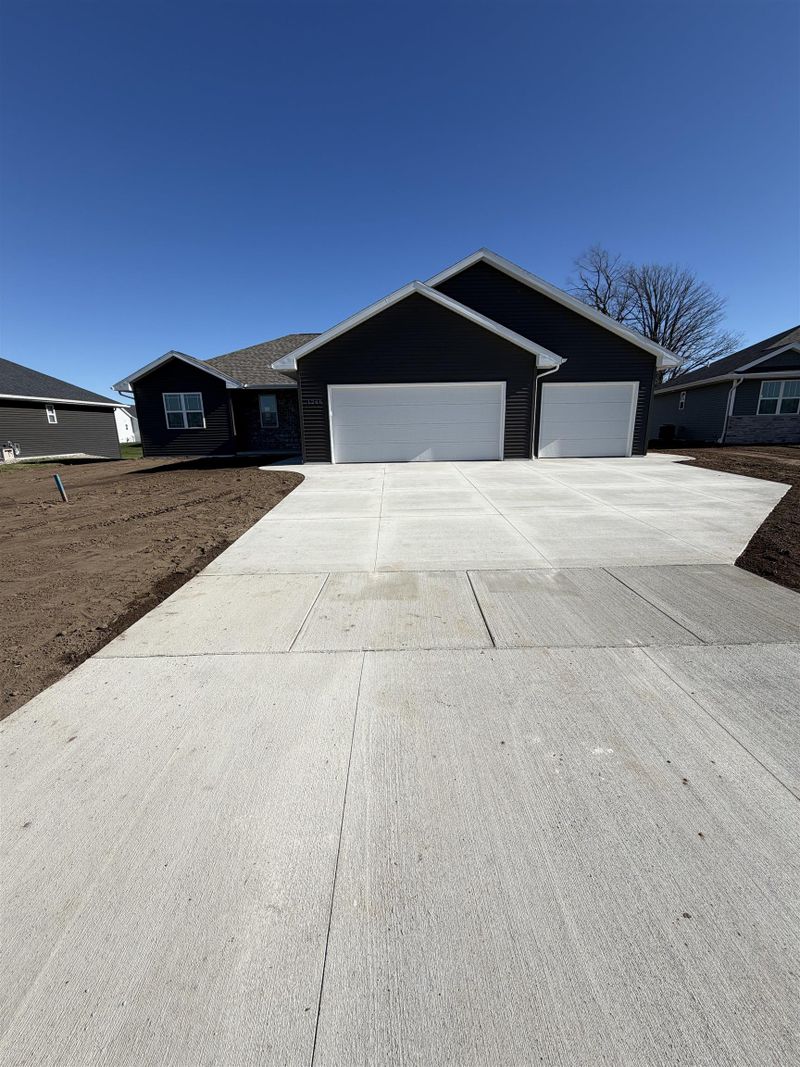 1266 Putnam Dr, Pulaski, WI 54162