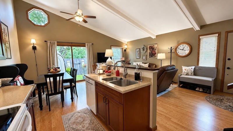 1385 W 18th Ave #2, Oshkosh, WI 54902-6690