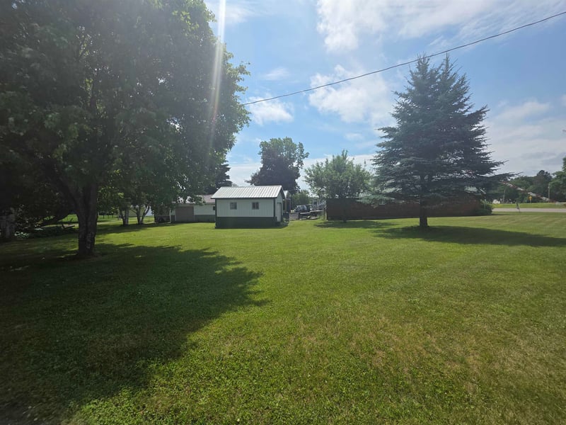 14032 Old 32 Rd, Mountain, WI 54149