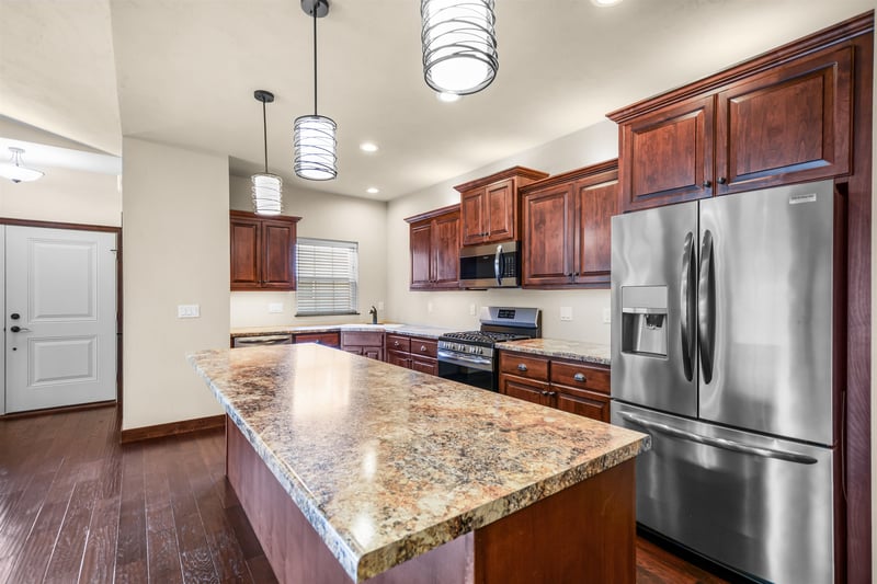 1270 Cameron Cir, Neenah, WI 54956