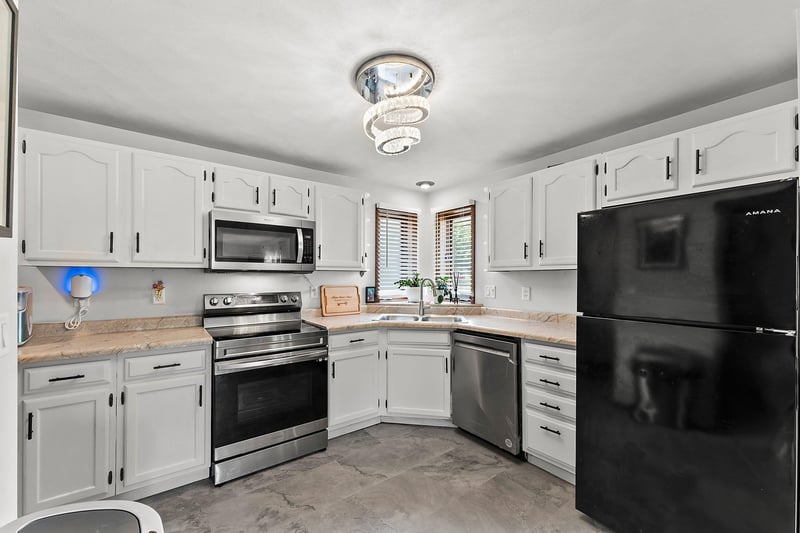 2529 Fond Du Lac Rd, Oshkosh, WI 54902