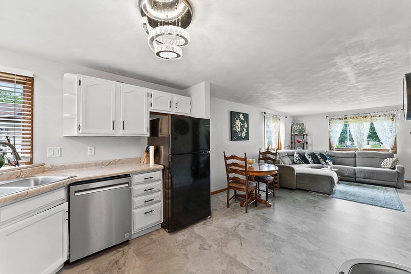 2529 Fond Du Lac Rd, Oshkosh, WI 54902
