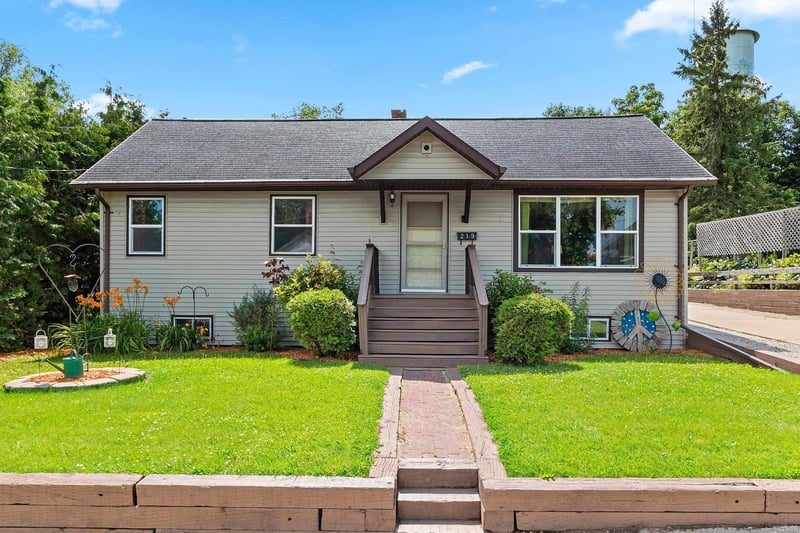 219 S Main St, Oconto Falls, WI 54154