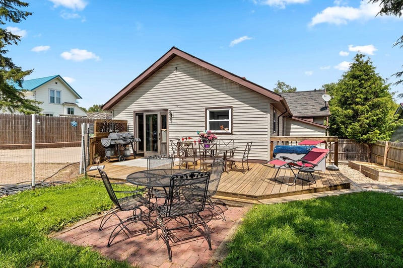 219 S Main St, Oconto Falls, WI 54154