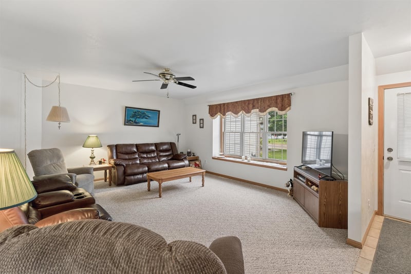 1123 Stillmeadow Ln, Menasha, WI 54952