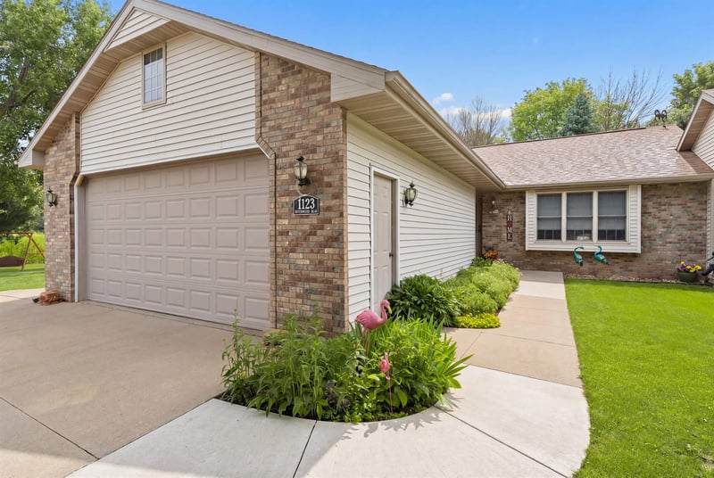 1123 Stillmeadow Ln, Menasha, WI 54952