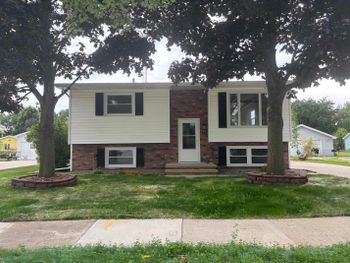 1135 Greenfield Trl, Oshkosh, WI 54904-8033