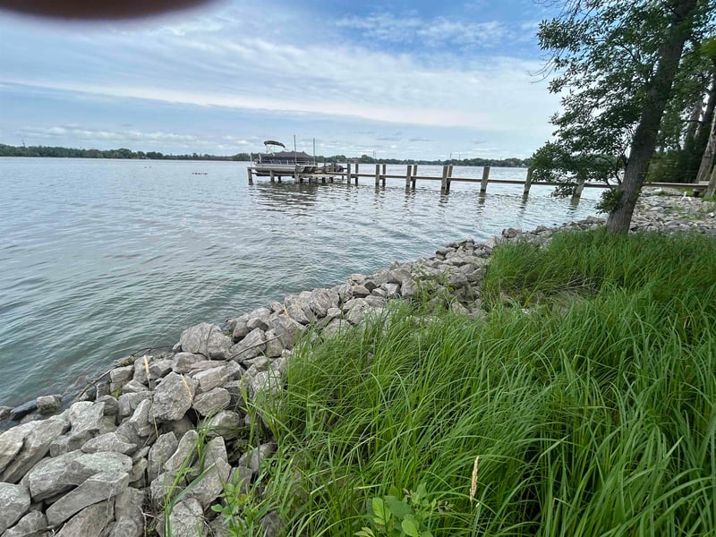 1196 Pages Point Dr, Menasha, WI 54952