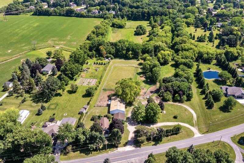 1866 Oakridge Rd, Neenah, WI 54956