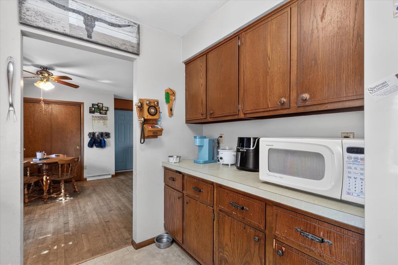 1866 Oakridge Rd, Neenah, WI 54956