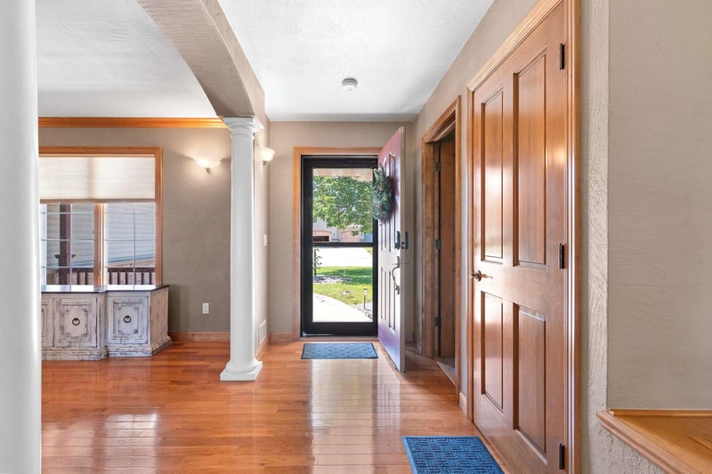 W6164 Shagbark Hickory Ln, Menasha, WI 54952
