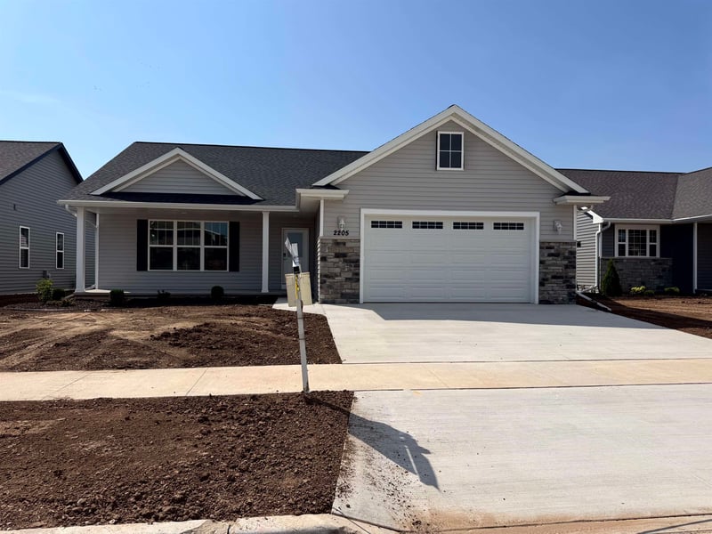 2205 Golden Gate Dr, Appleton, WI 54913