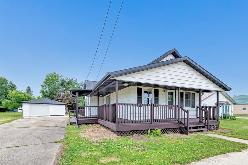 409 Spaulding St, Tigerton, WI 54486