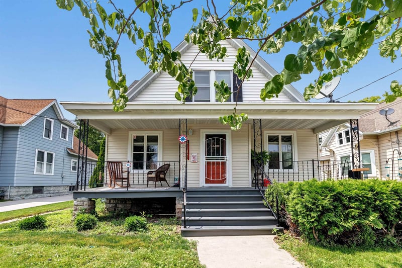 121 Woodlawn St, Green Bay, WI 54303-2847