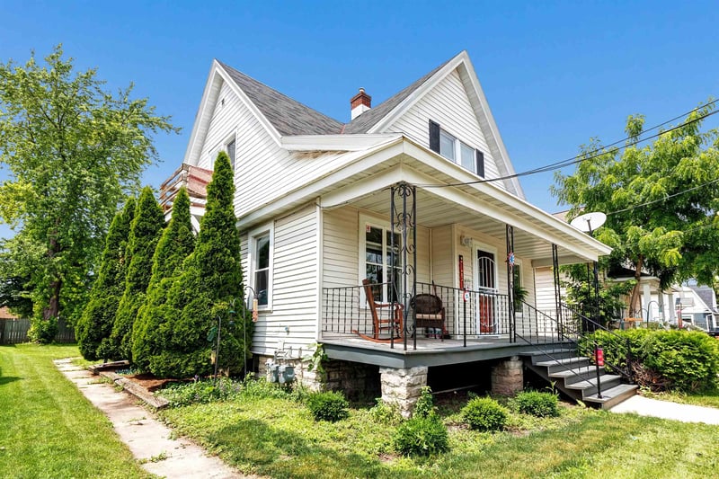 121 Woodlawn St, Green Bay, WI 54303-2847