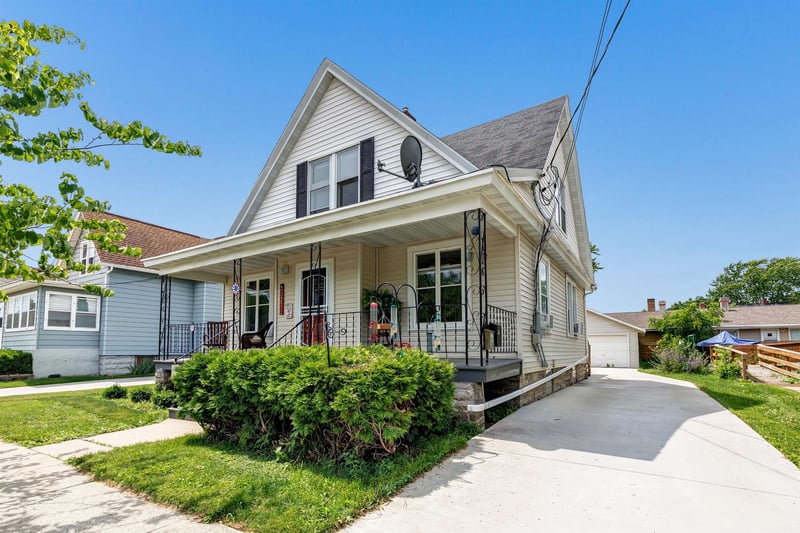 121 Woodlawn St, Green Bay, WI 54303-2847