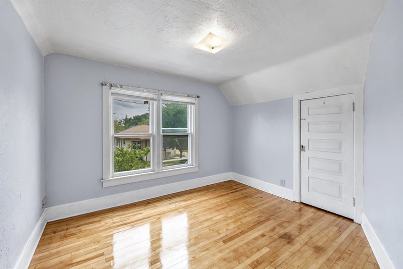 121 Woodlawn St, Green Bay, WI 54303-2847