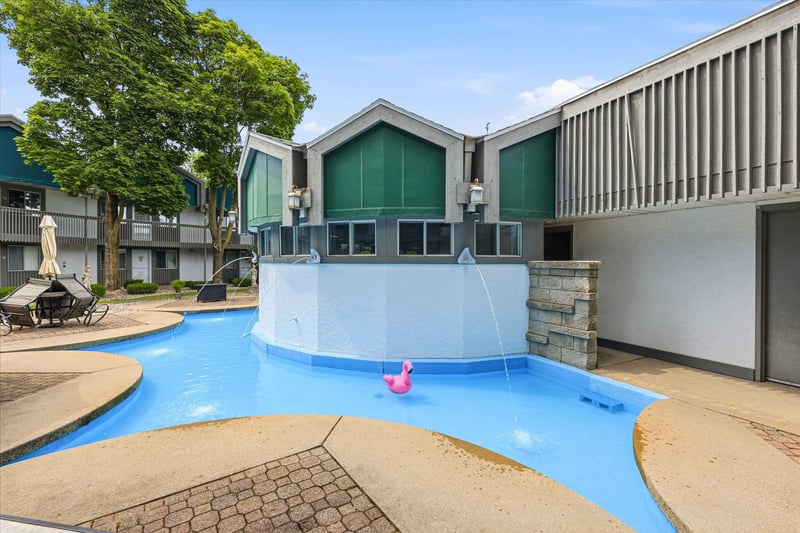 1001 S Oneida St #2E, Appleton, WI 54915