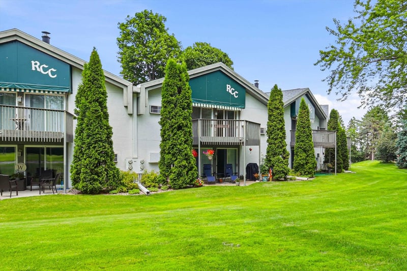 1001 S Oneida St #2E, Appleton, WI 54915