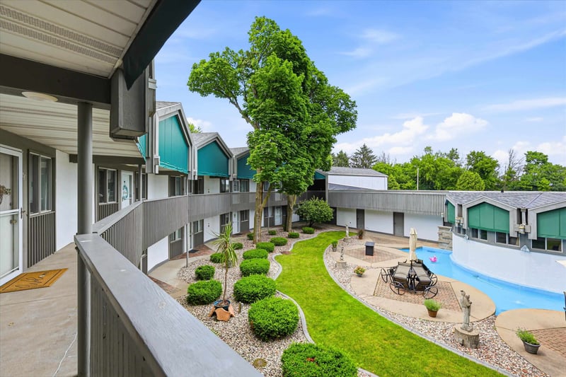 1001 S Oneida St #2E, Appleton, WI 54915