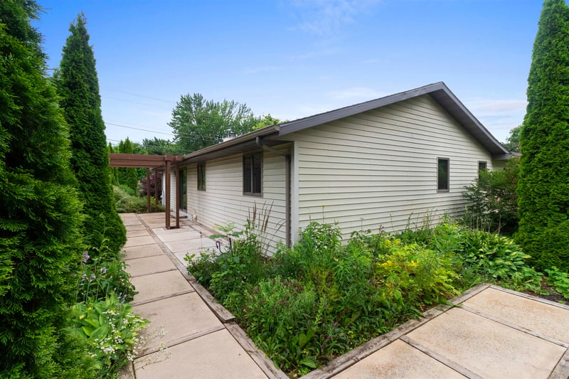 24 Greves Ct, Appleton, WI 54914