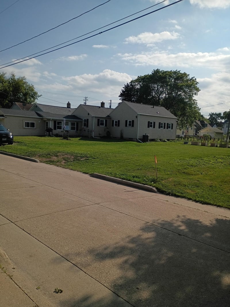 520 Pleasant St, Oshkosh, WI 54901-4920