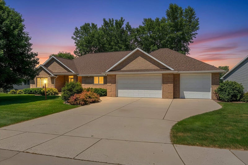 568 Royal St Pats Dr, Wrightstown, WI 54180