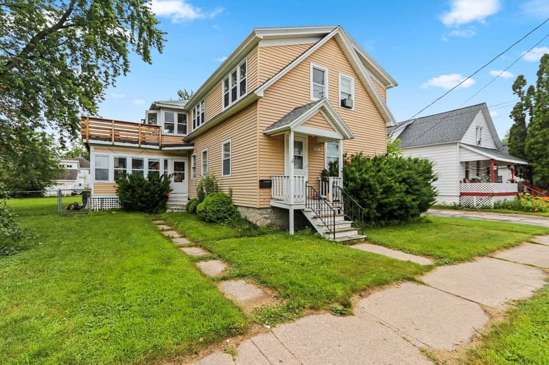 1352 Day St, Green Bay, WI 54302