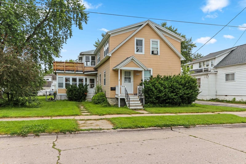 1352 Day St, Green Bay, WI 54302