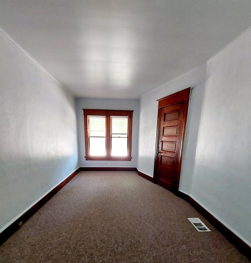 920 Dousman St, Green Bay, WI 54303-2933
